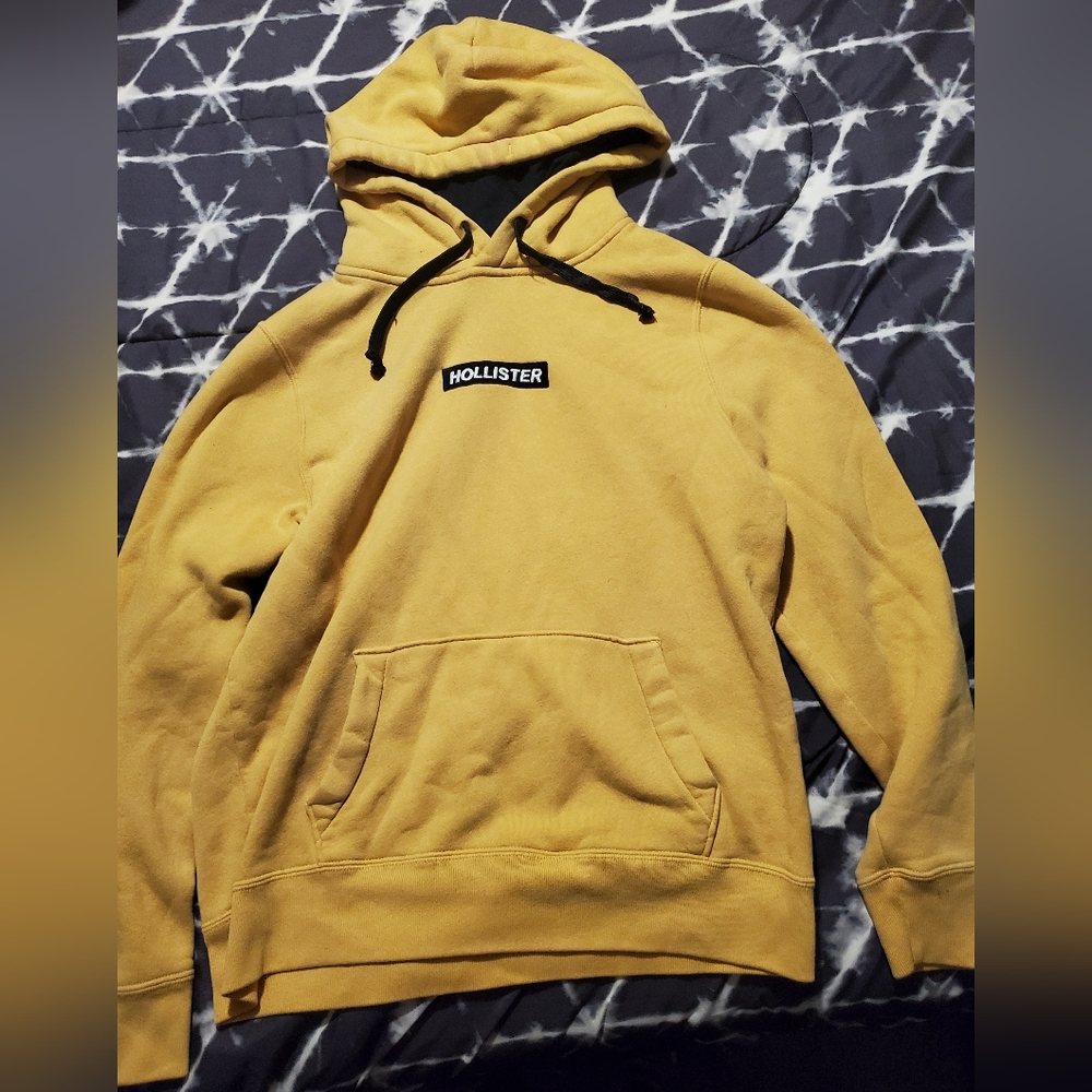 Hollister Men's Yellow Hoodie
